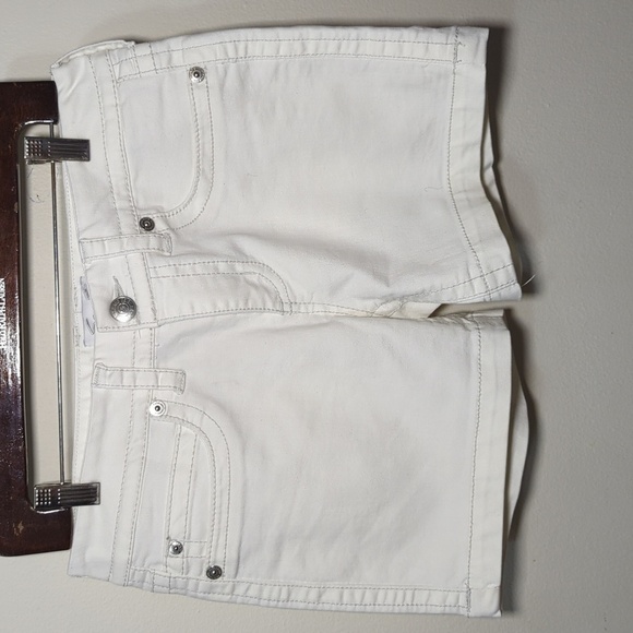 Seven7 White Denim Shorts with Stretch 5" Inseam Women's Size 6 - Picture 1 of 6